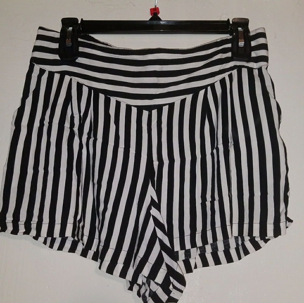 Black and White Flowwy Shorts